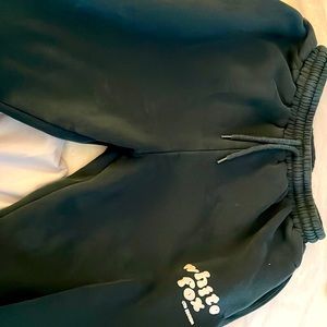 White Fox sweatpants. Bundle it with sweatshirt listed if you want a set!